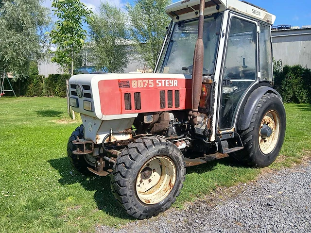 Steyr 8075 smalspoor tractor - afbeelding 1 van  18