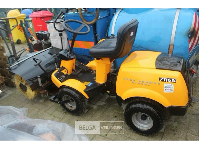 Stiga park farmer met borstel - afbeelding 1 van  8