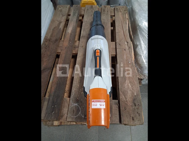 Stihl bga 85 accu-aangedreven blazer zonder batterijen en oplader start niet meer - afbeelding 2 van  3
