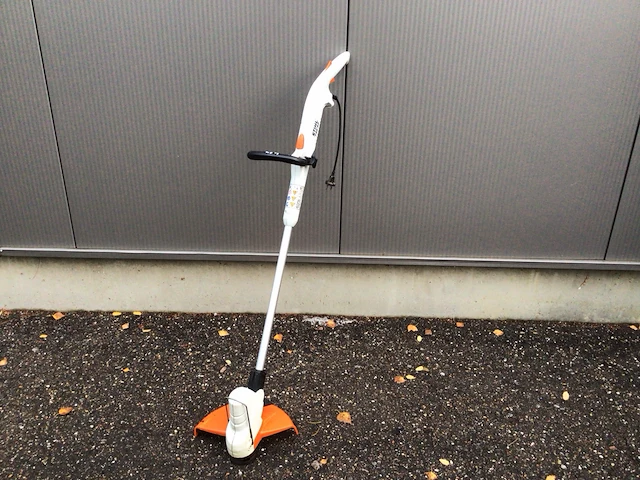 Stihl fse 52 kantenmaaier - afbeelding 1 van  3