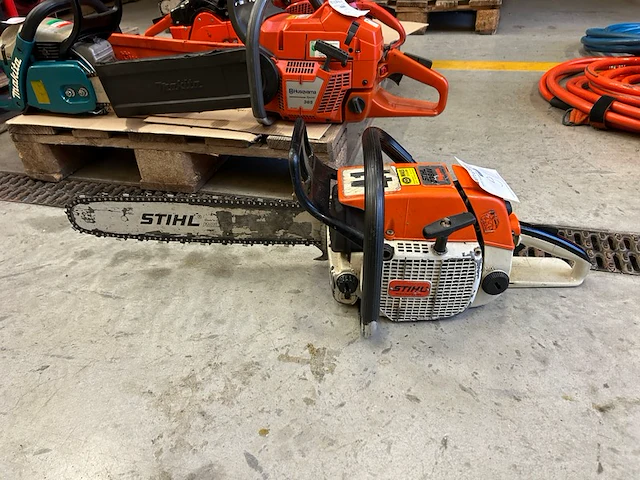Stihl kettingzaag - afbeelding 1 van  5