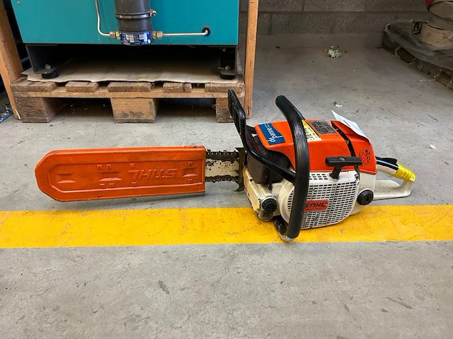 Stihl kettingzaag - afbeelding 1 van  5
