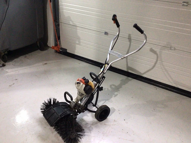 Stihl mm55 multimotor met veegborstel - afbeelding 4 van  6