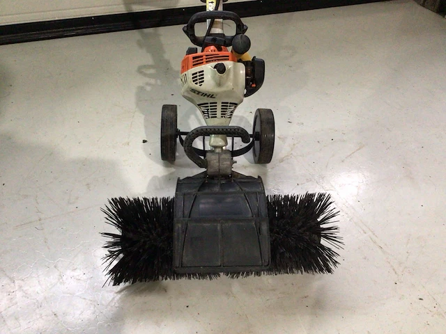Stihl mm55 multimotor met veegborstel - afbeelding 5 van  6