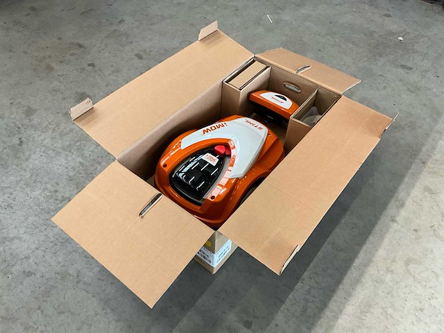 Stihl rmi 422 p robotmaaier - afbeelding 1 van  9