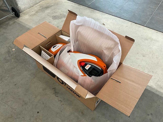 Stihl rmi 422 robotmaaier - afbeelding 1 van  8