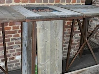 Stijgerhouten staantafel met haard en stenen op gas - afbeelding 1 van  3