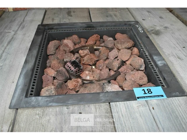 Stijgerhouten staantafel met haard en stenen op gas - afbeelding 2 van  3
