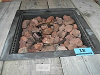 Stijgerhouten staantafel met haard en stenen op gas - afbeelding 2 van  3
