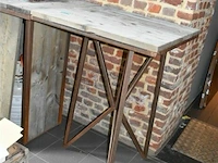 Stijgerhouten staantafel met metalen onderstel afm ± 78x78x112. - afbeelding 1 van  1