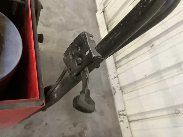 Still zelfrijdende veegmachine benzine motor - afbeelding 10 van  10