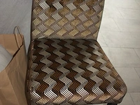 Stoel met stof bekleed grafisch design nobilis, 2 kussens grace de lino, 3 kussens mulberry, 8 plaids imitatiebont nobilis, houten piano-voetenbank (88,89,90,97,98) - afbeelding 3 van  9