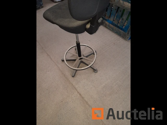 Stoel op zwenkwielen - afbeelding 4 van  4