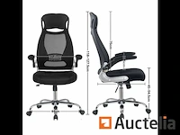Stoel van zwart draaibaar gaas bureautafel, ergonomisch