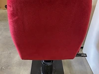 "stoel voor het goede doel" collector item : iconische rode stoel uit het kursaal oostende ( stoel nummer 1205 ) - afbeelding 7 van  13