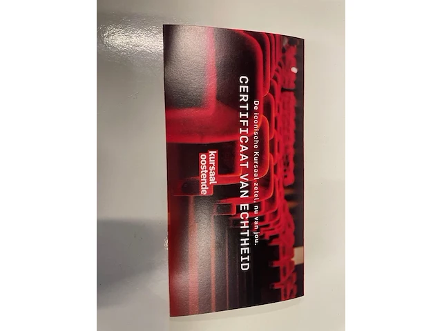 "stoel voor het goede doel" collector item : iconische rode stoel uit het kursaal oostende ( stoel nummer 1205 ) - afbeelding 9 van  13