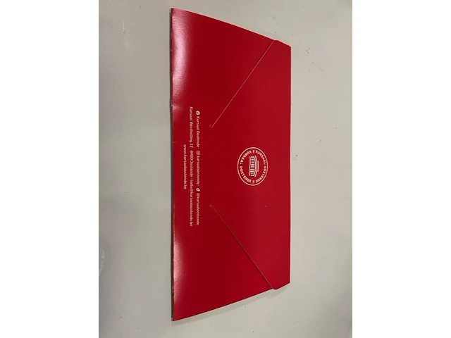 "stoel voor het goede doel" collector item : iconische rode stoel uit het kursaal oostende ( stoel nummer 1205 ) - afbeelding 10 van  13