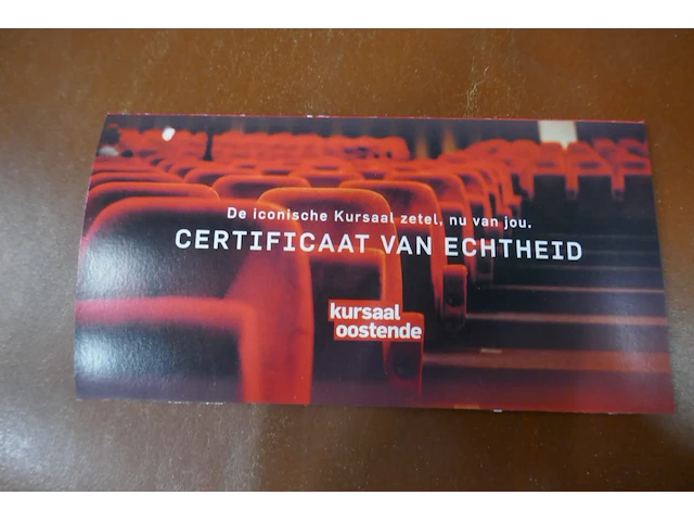 "stoel voor het goede doel" collector item : iconische rode stoel uit het kursaal oostende ( stoel nummer 1205 ) - afbeelding 12 van  13