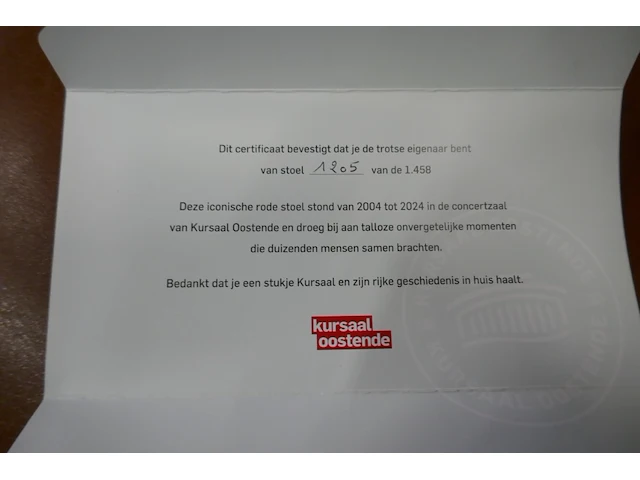 "stoel voor het goede doel" collector item : iconische rode stoel uit het kursaal oostende ( stoel nummer 1205 ) - afbeelding 13 van  13