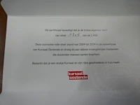 "stoel voor het goede doel" collector item : iconische rode stoel uit het kursaal oostende ( stoel nummer 1205 ) - afbeelding 13 van  13