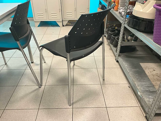 Stoelen en barkruk - afbeelding 3 van  3