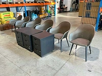Stoelen en ladekasten - afbeelding 1 van  8