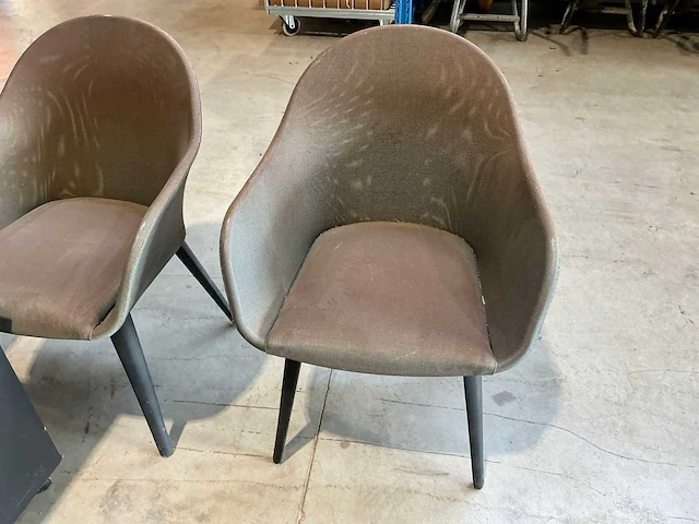 Stoelen en ladekasten - afbeelding 2 van  8