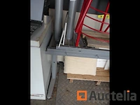 Stoelen en tafelpoten - afbeelding 1 van  4