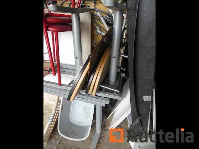 Stoelen en tafelpoten - afbeelding 4 van  4