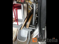 Stoelen en tafelpoten - afbeelding 4 van  4