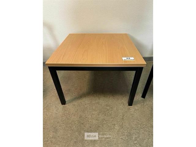 Stoelen met bijzettafel en whiteboard - afbeelding 3 van  4