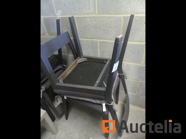 Stoelen, salontafel en decoratieve voorwerpen - afbeelding 4 van  4