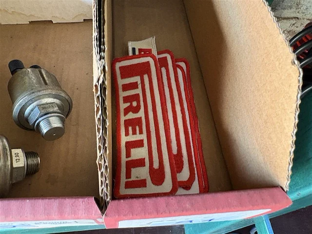 Stoffen logo's pirelli - afbeelding 1 van  2