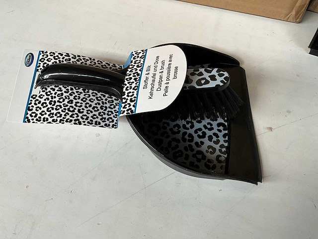 Stoffer en blik met panterprint kunststof (48x) - afbeelding 3 van  5