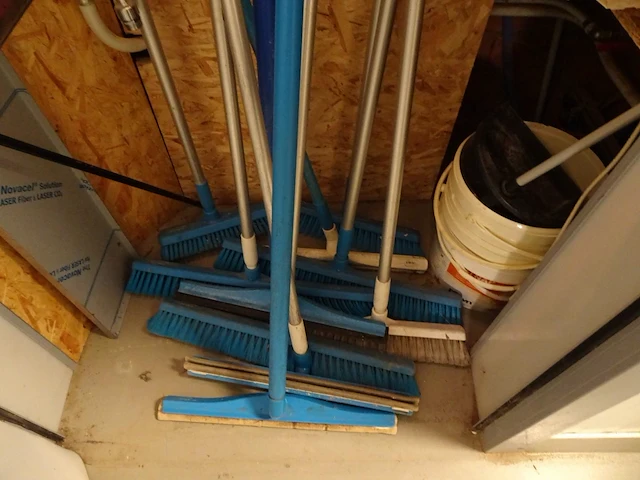 Stofzuiger dyson + diversen - afbeelding 2 van  3