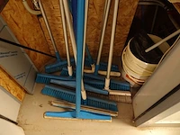 Stofzuiger dyson + diversen - afbeelding 2 van  3