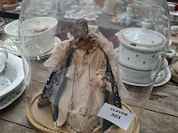 Stolp met heiligenbeeld - afbeelding 1 van  1