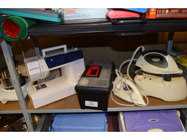 Stoomgenerator nova, stoomstrijkijzer tefal, naaimachine primera, koffer met naaigerief - afbeelding 1 van  8