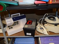 Stoomgenerator nova, stoomstrijkijzer tefal, naaimachine primera, koffer met naaigerief - afbeelding 1 van  8