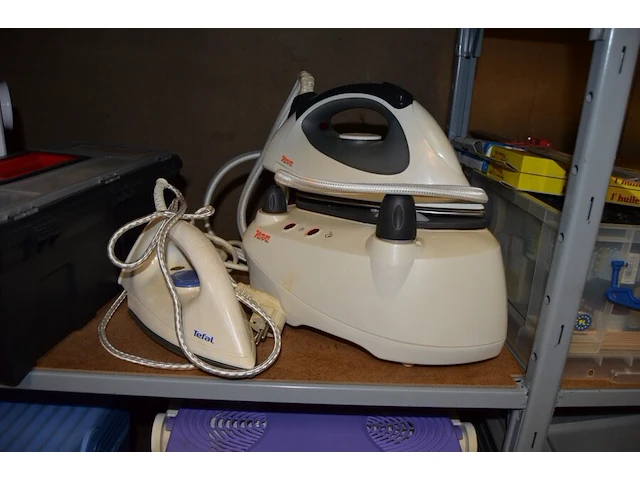 Stoomgenerator nova, stoomstrijkijzer tefal, naaimachine primera, koffer met naaigerief - afbeelding 4 van  8