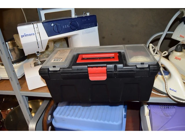 Stoomgenerator nova, stoomstrijkijzer tefal, naaimachine primera, koffer met naaigerief - afbeelding 5 van  8