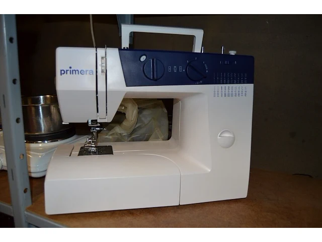 Stoomgenerator nova, stoomstrijkijzer tefal, naaimachine primera, koffer met naaigerief - afbeelding 7 van  8