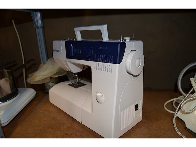 Stoomgenerator nova, stoomstrijkijzer tefal, naaimachine primera, koffer met naaigerief - afbeelding 8 van  8