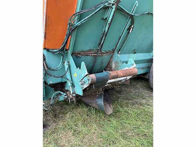 Storti bulldog voermengwagen - afbeelding 2 van  19