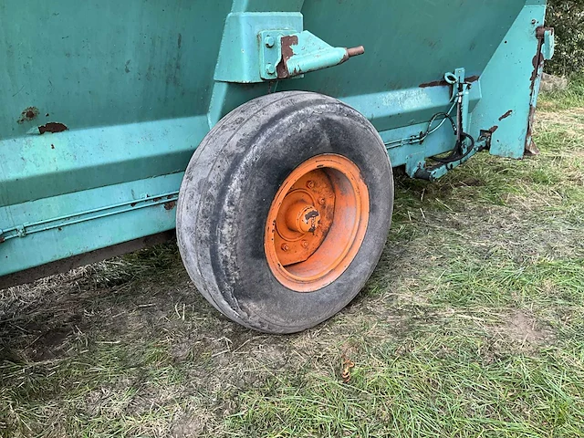 Storti bulldog voermengwagen - afbeelding 4 van  19