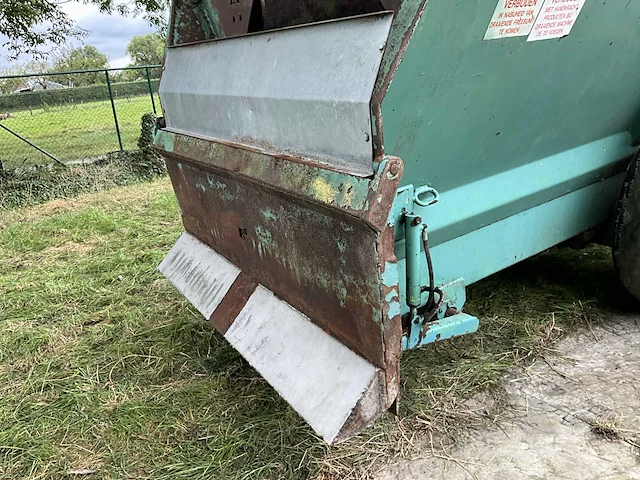 Storti bulldog voermengwagen - afbeelding 9 van  19