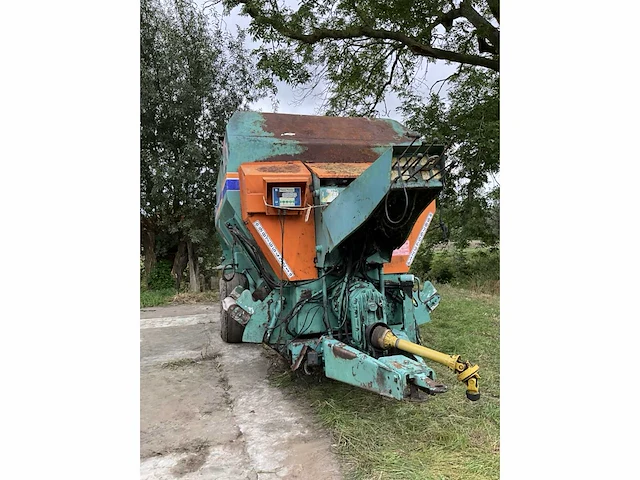 Storti bulldog voermengwagen - afbeelding 13 van  19