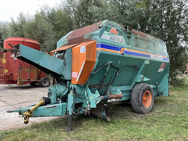 Storti bulldog voermengwagen - afbeelding 16 van  19