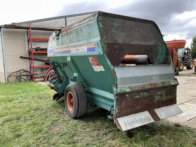 Storti bulldog voermengwagen - afbeelding 17 van  19