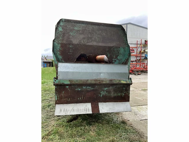 Storti bulldog voermengwagen - afbeelding 18 van  19